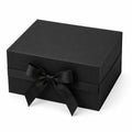 Boîte cadeau 25 x 25 x 12 cm en carton noir avec ruban satin et fermeture à nœud